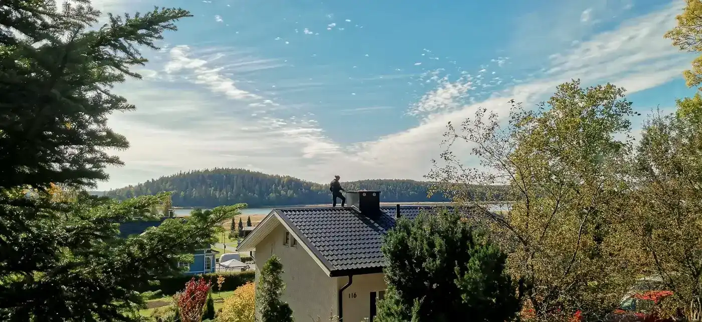 Ammattitaitoiset nuohoojat työssään